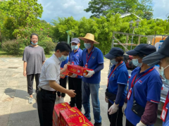 德晟集團董事長駱志凌帶隊慰問一線，為基層員工“送清涼”